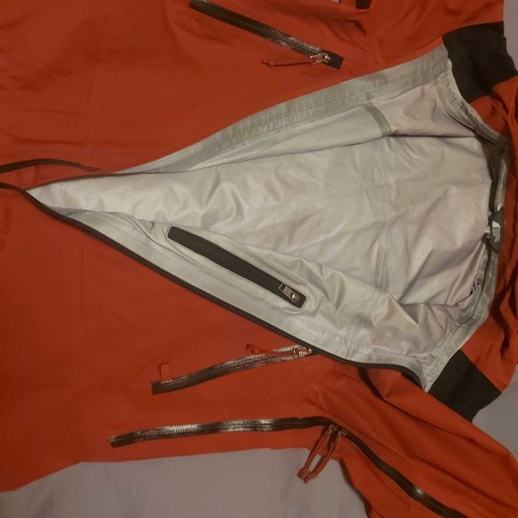 MEC Gore-tex jacket - Picture 5 of 6